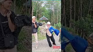 YANG BEGINI BIKIN BAPER #respect #respectshorts #funny #bushman_prank #surprise #shorts