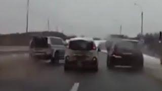 Russia: Mitsubishi driver dead after slamming into trailer avoiding a Citroen changing lanes