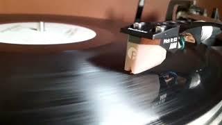 Pro-Ject Pick it S2 Moving Magnet is playing by itself without amplification