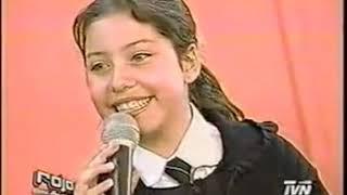 Maria Jose -   Nota Colegio y Canta con Felipe Camiroaga (Rojo 2003)