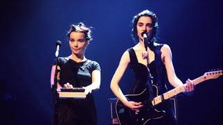 PJ Harvey & Björk cover the Rolling Stones' "(I Can't Get No) Satisfaction" at the BRIT Awards 1994