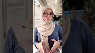 pemersatu bangsa wanita hijab cantik •|| bulat banget ? kacamatanya 