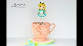 Creating (Wonderland) roses on Alice's Teacup Cake