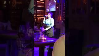 AMAZING !! Waitress Sings incredible voice  (caught on camera)