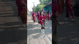 kebaya merah menyala