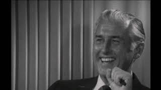 STEWART GRANGER bei der Premiere von "Unter Geiern" im Münchner Mathäser Filmpalast 1964- Interview