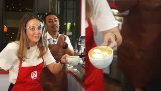 PIJEH DITANTANG VIKI RAHARDJA IKUTAN CELEBRITY BARISTA CHALLENGE BUAT BIKIN LATTE ART DI KOPPI ASIA