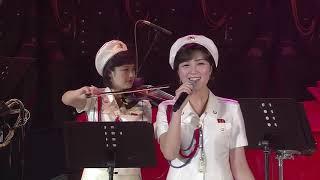 Самая популярная женская поп-группа Северной Кореи "Моранбон"