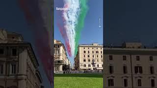 Lo show delle Frecce Tricolore a Piazza Venezia per la Festa della Repubblica #shorts