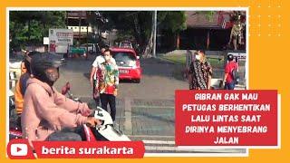 Gak Mentang2 jadi Walikota !! Gibran Nyebrang Jalan Nunggu Sepi. Gak Mau di Stop'in Sama Petugas