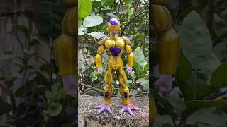 Golden Frieza's Painful Fall SHOCKS Son Goku! Dragon Ball toy