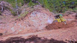 How Does the Caterpillar D7g Bulldozer Level Up in Rocky Terrain? #caterpillar #bulldozer