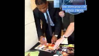 KLUIVERT SIGNING AUTOGRAPHS BARCELONA HOLLAND LEGEND