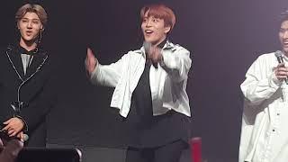 Choi Jong Ho (ATEEZ) sings a Russian song "Million scarlet roses" in Moscow