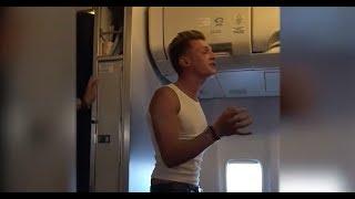 The passenger of the flight Moscow-Barcelona calmed drunken gay