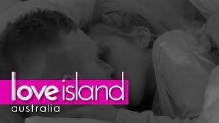 Erin and Eden's first steamy kiss | Love Island Australia 2018