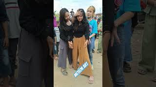 Fira cute ngeprank  zahra dan reva bule pura² kesurupan!!#ladiesflay #laguviral #lucu #shorts