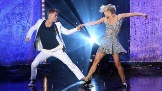 Julianne and Derek Hough Perform