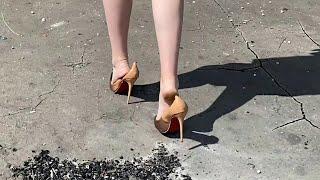 High heels bending, high heels abuse, ruined louboutin, high heels stomping, high heels (# 779)