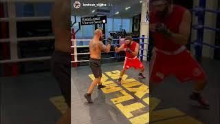 Лендруш "Леко" Акопян и Захар "Езид" Амои проводят интенсивный спарринг по боксу 