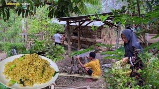 membuat nasi goreng Pete kesukaan keluarga, makan malam bersama, masakan desa