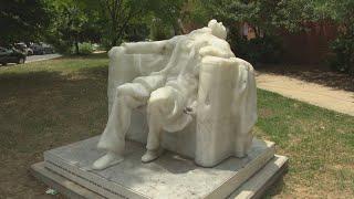 Abraham Lincoln statue melts in DC heat