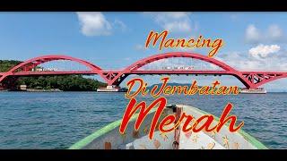 mancing ikan di jembatan merah