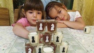 Играем и Тестируем СТЕКЛЯННЫЕ ШАХМАТЫ рюмки с……  ЖЕЛЕ! #chessforkids