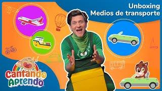 Unboxing medios de transporte con Maxi y el Lobito Caulimón - Cantando Aprendo a Hablar