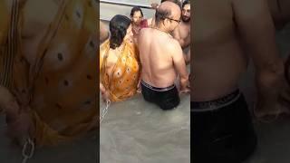 Holy Ganga snan | Ganga me pavitra snan #shorts #gangasnan2022 @devotees2023