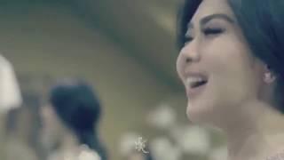 Video syahrini ganti baju