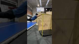 Salto de Parkour #freerunning #acrobatics #parkour #tiktok #frontflip #viral ￼