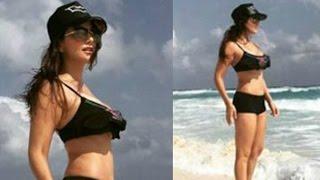 Sunny Leone Flaunts Her Bikini Body In Mexico