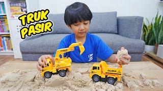 Kyo Main Mainan Truk Pasir dan Excavator