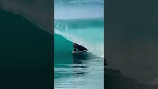 Caption please!!! #shortvideo #surfing #hawaiianbeach #surf #hawaii #hawaiianisland #ocean #nature