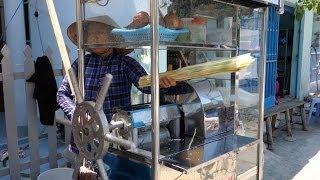 Vietnamese street food // Sugar cane juice traditional style // Nuoc Mia