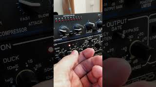 NOISE GATE FÜR SNARE DRUMS einstellen  (Kopfhörer aufsetzen!)