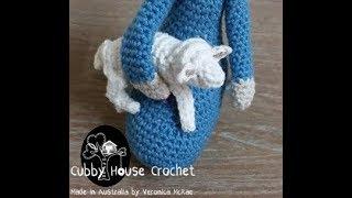 Crocheting the lamb's ears