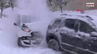 İstanbul'da yollar buz pistine döndü, kar kazası kameralara böyle yansıdı...