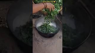 Dhudh Aur Drumstick Saag Ki Jayikedar Sabji/Drumstick Saag/Drumstick Leaves#ayushicookingvlogs#food