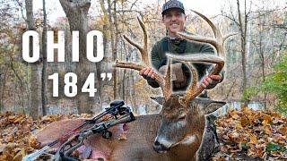 CRAZIEST WHITETAIL EVER!!! (Did He Grow Upside Down???)