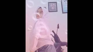 story tiktok hijab kacamata