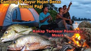 Camping Di Guyur Hujan Deras Sampai Pagi || Kakap Terbesar Penunggu Muara..!!