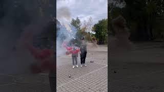 Rauchgranaten zünden mit meinem kleinen Bruder!! #feuerwerk #shorts #silvester