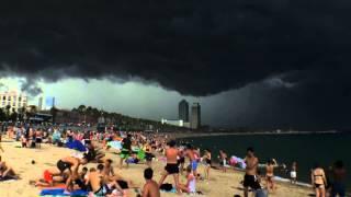 Timelapse: Heavy weather incoming @ Barcelona Beach Rolling Clouds