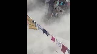 ️Очевидцы сняли первые секунды после обрушения жилого дома в Грузии