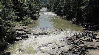 Яремчанський водоспад Пробій в Карпатах