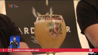 Khí đốt tăng giá tác động đến độ dày của lớp bọt trên cốc bia Bỉ | VTV24
