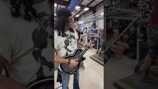 SLASH AT THE GIBSON'S FACTORY #guitarist #janurkaliz #gnr