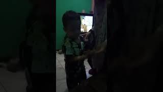 Anak kecil vs Tante berdarah darah